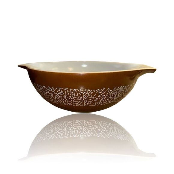 Vintage Pyrex Woodland Brown 4 Qt Cinderella Mixing Bowl Retro - Picture 1 of 4